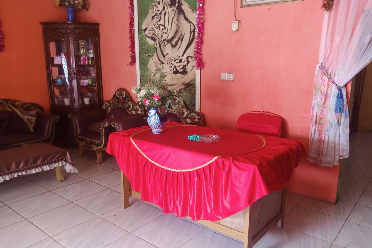 Express O 92251 Jaya Kusuma Homestay Jambi Exterior foto